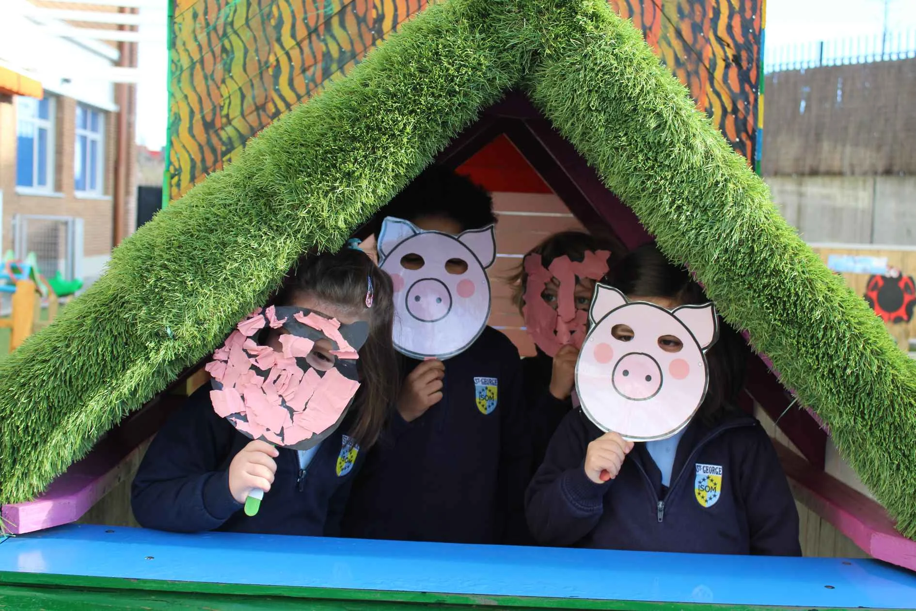 Children with pig masks on